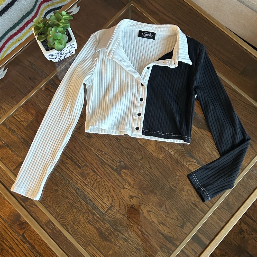 Cider Black and White Collared Crop Top